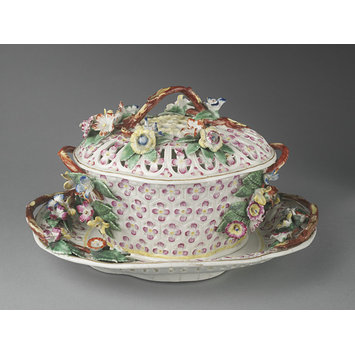 Basket with cover and tray Basket with cover and tray