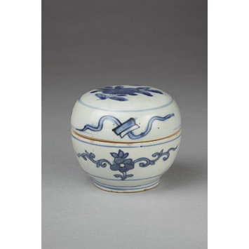 Box and lid Box and lid