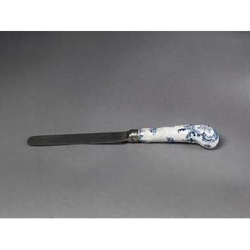 Steel knife with a handle Steel knife with a handle