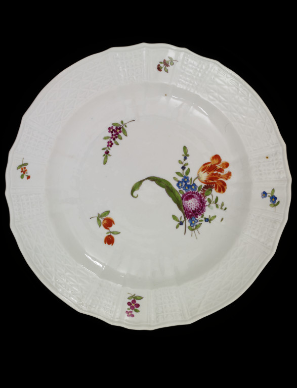 Plate | Volkstedt porcelain factory | V&A Search the Collections