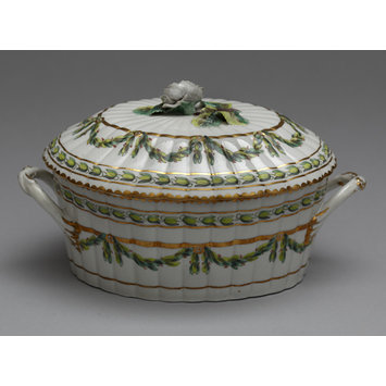 Sauce-tureen with cover and stand Sauce-tureen with cover and stand