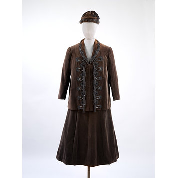 Skirt suit and hat Skirt suit and hat