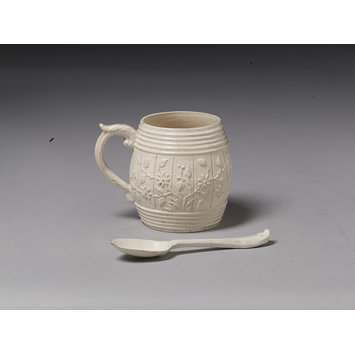 Mustard pot and spoon Mustard pot and spoon
