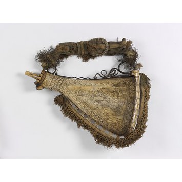 Powder horn - Powder horn with stag and boar hunts Powder horn - Powder horn with stag and boar hunts