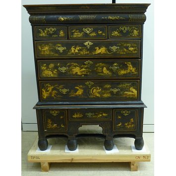 Chest of drawers on stand Chest of drawers on stand
