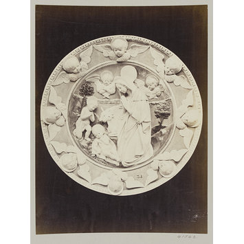 photograph - Circular bas-relief depicting the Nativity in enamelled earthenware photograph - Circular bas-relief depicting the Nativity in enamelled earthenware