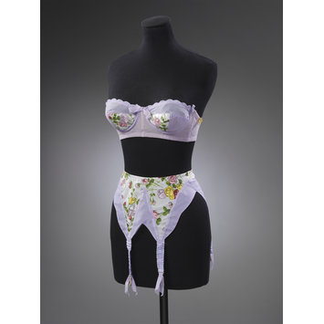 Bra and suspender belt Bra and suspender belt
