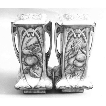 Pair of biscuit tins - Urn Pair of biscuit tins - Urn